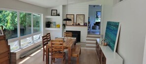Dining - New reno quiet 4 bed home near beach, events, wine (Penticton)
