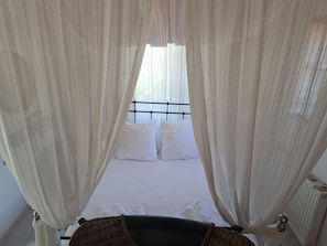 1 habitación, tabla de planchar con plancha, wifi gratis y ropa de cama
