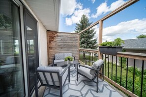 Property grounds - Bright & Convenient b/w 2 Parks (Steinbach)