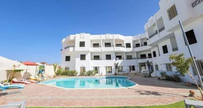 Stunning 1 Bedroom Apartment Just Steps Away from the beach!