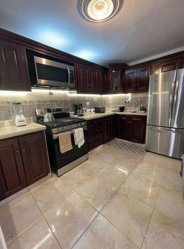 Fridge, microwave, oven, stovetop