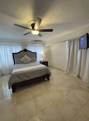 3 chambres, fer et planche à repasser, Wi-Fi gratuit, draps fournis