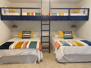 2 chambres, lit de bébé portatif, Wi-Fi, literie fournie