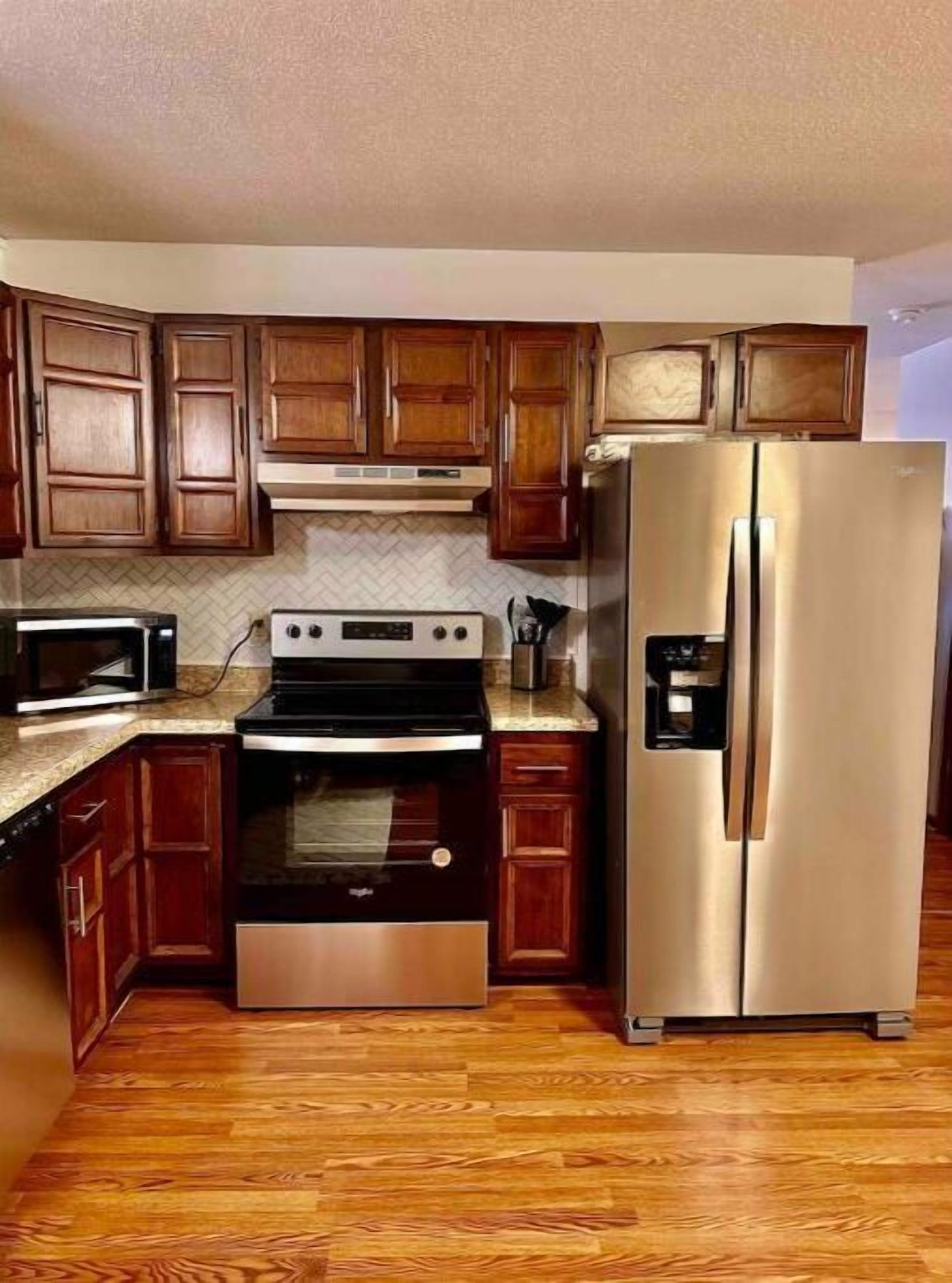 Réfrigérateur, micro-ondes, four, lave-vaisselle