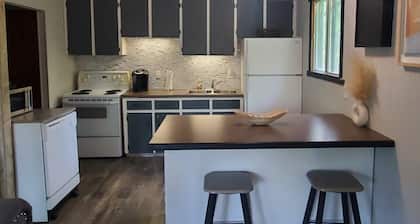 LAC DU BONNET COTTAGE FOR RENT - NEWLY RENOVATED!!!