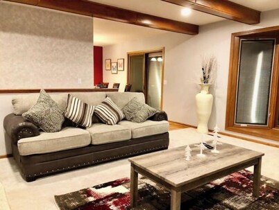 Entire beautiful home: 5BR/3BA with 2 king beds