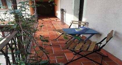 a pochi passi dai musei Accademia Carrara e GAMeC, ai piedi di Città Alta