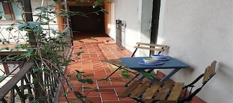 a pochi passi dai musei Accademia Carrara e GAMeC, ai piedi di Città Alta