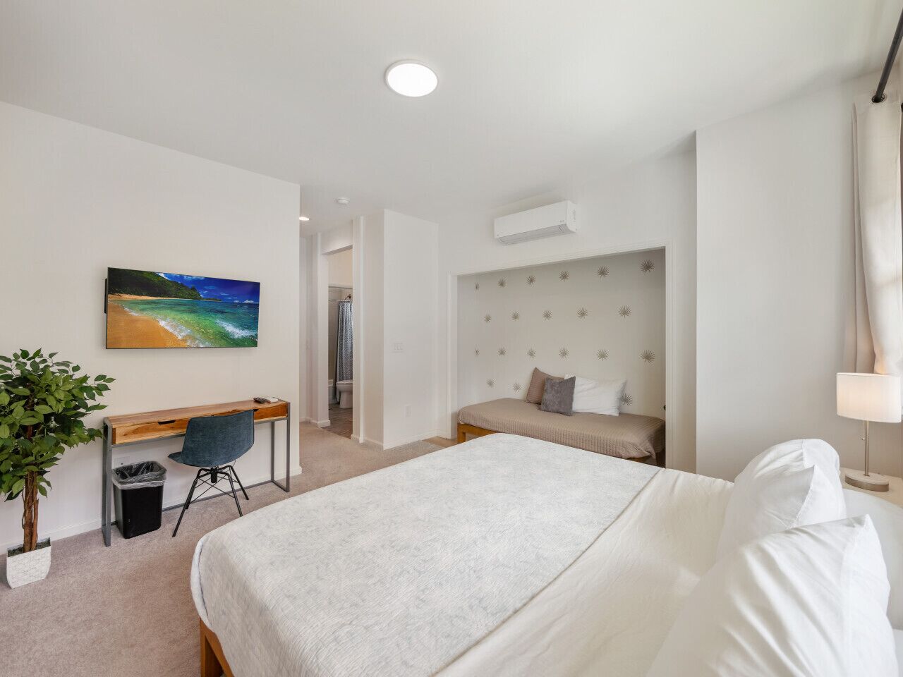 4 soveværelser, skrivebord, strygejern/strygebræt, weekendseng