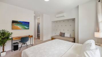 4 soveværelser, skrivebord, strygejern/strygebræt, weekendseng