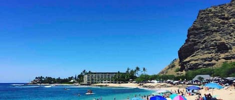 Una spiaggia nelle vicinanze