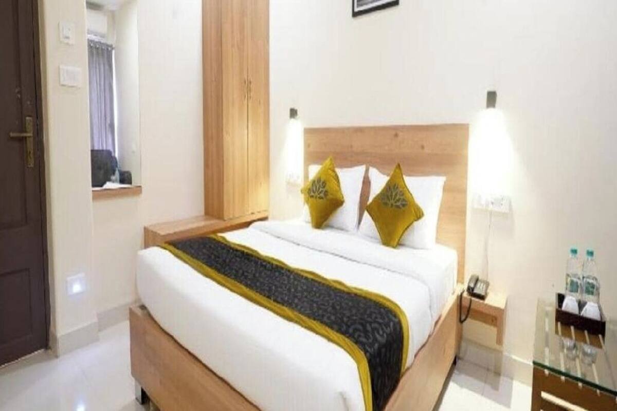 In-room safe, WiFi (free)