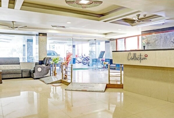 Reception - Hotel golden way (Vijayawada)