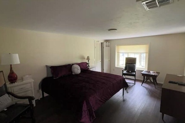 4 slaapkamers, een strijkplank/strijkijzer, gratis wifi, beddengoed