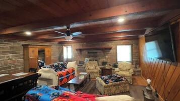 Smart TV, fireplace, ping pong