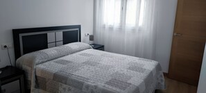 2 bedrooms, iron/ironing board, bed sheets