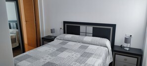 2 bedrooms, iron/ironing board, bed sheets