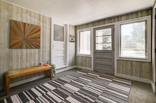 Clean and spacioius flat in great location near Epic and downtown Verona!