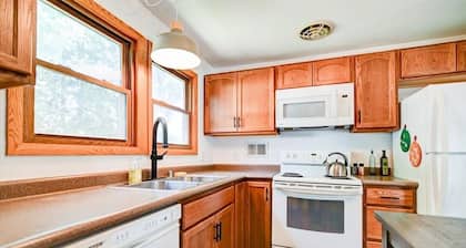Clean and spacioius flat in great location near Epic and downtown Verona!