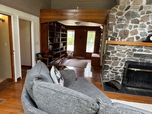 TV, fireplace, books, video library - Riverfront Lodge on 200 acres in Southwest Washington (Washougal)