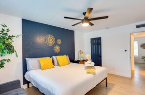 4 bedrooms, iron/ironing board, WiFi, bed sheets