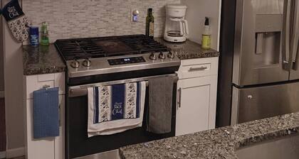 Valisha's 2Bedroom Cozy Home, Quick Access To New York & New Jersey.