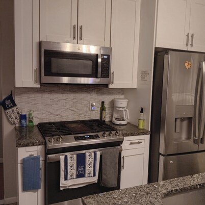 Valisha's 2Bedroom Cozy Home, Quick Access To New York & New Jersey.
