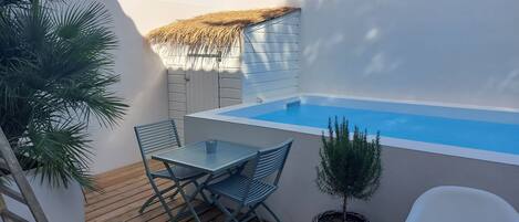 Outdoor pool, a heated pool