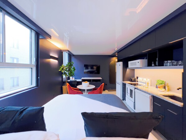 1 bedroom, iron/ironing board, travel crib, WiFi - Cozy Studio near Sainte-Catherine St. (Montréal)