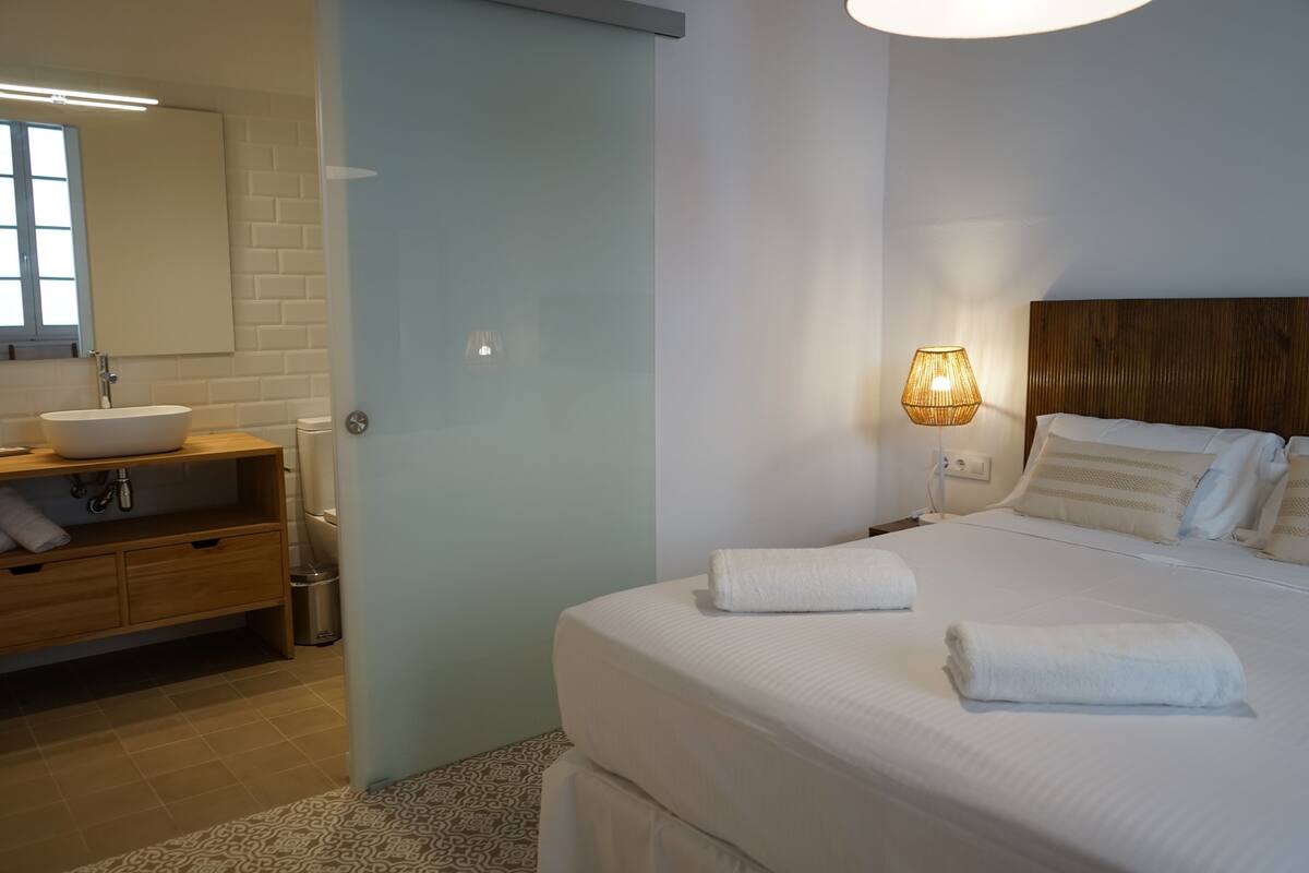 Kamar Double Standar, 1 Tempat Tidur Queen | Kedap suara, Wi-Fi gratis, dan seprai linen
