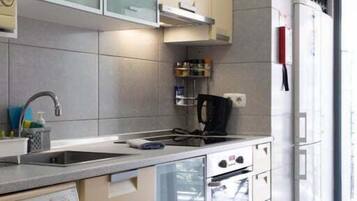 Frigorifero, microonde, forno, macchina per tè/caffè