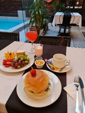 Free daily continental breakfast