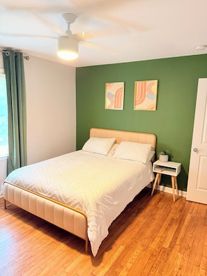 2 slaapkamers, een strijkplank/strijkijzer, gratis wifi, beddengoed
