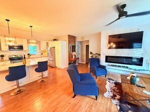 Interior - Cozy Mid Century Modern Home Near Downtown (East Point)