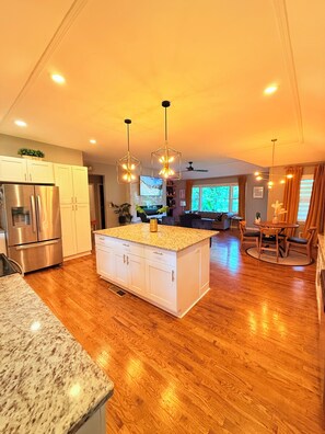 Interior - Cozy Mid Century Modern Home Near Downtown (East Point)