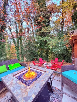 Outdoor dining - Cozy Mid Century Modern Home Near Downtown (East Point)