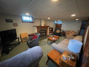 TV - ONLY 200 FEET TO BEACH & OCEAN3,000 S.F. HOME. NO VACANCY AGAIN STARTING 7/12/25 (Biddeford)