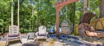 Lakefront Fair Play Vacation Rental, Pets Welcome!