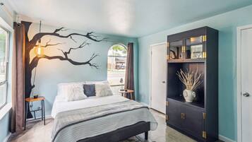 1 bedroom, desk, iron/ironing board, internet