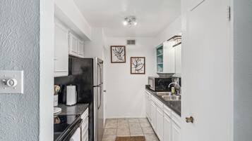 Fridge, microwave, stovetop, dishwasher