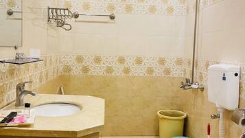 Dusch, handdukar, tvål och schampo