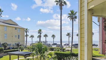 Condo (1 Bedroom) | Property amenity