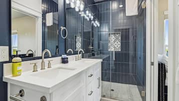House (3 Bedrooms) | Property amenity
