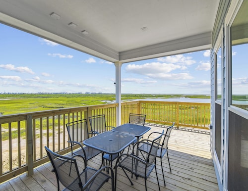 Bayfront Nirvana! by Ryson Vacation Rentals