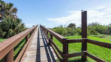 Condo (2 Bedrooms) | Property amenity