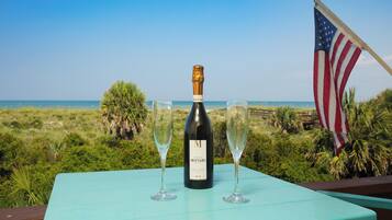 Condo (2 Bedrooms) | Property amenity