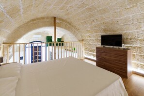 Iron/ironing board, internet, bed sheets