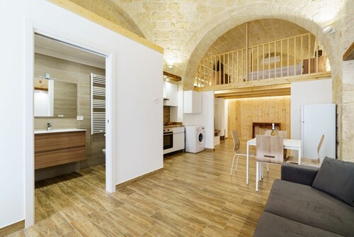 GuestHost - Scaringi Central Apartment