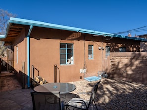 House, 1 Queen Bed, Fireplace, Garden View | Outdoor dining
