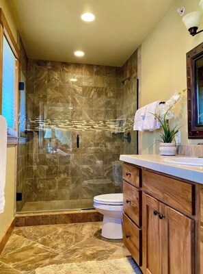 Shower, hair dryer, towels, soap - Cozy Home steps from Town Center, with a Stunning View of the Mountains! (Big Sky)